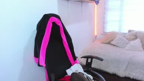 Snapshot of celeste_bonnet1 chatting on 11.08.25 celeste_bonnet1 online show from 11.08.25