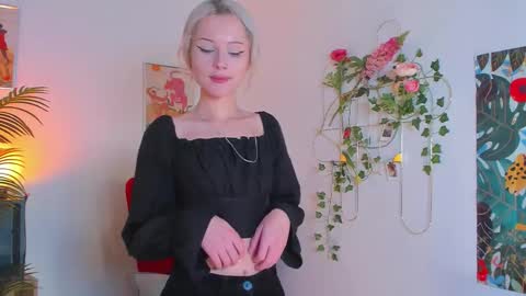 Snapshot of celeste_eyes0n chatting on 10.03.25 Celeste  online show from 10.03.25