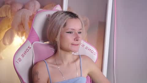 Snapshot of celeste_eyes0n chatting on 10.20.25 Celeste  online show from 10.20.25