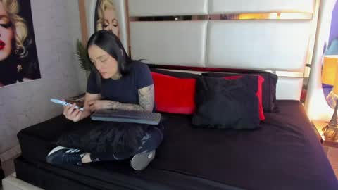 Snapshot of celeste_starsss chatting on 05.18.26 celeste_starsss online show from 05.18.26