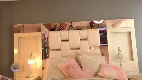 Snapshot of celestesecret chatting on 11.13.25 Sara online show from 11.13.25