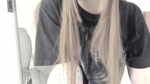 Snapshot of celestica_rose chatting on 01.05.26 Celestica online show from 01.05.26