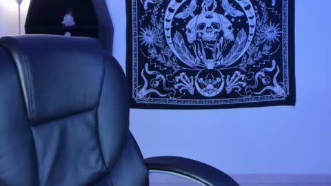 Snapshot of celestical chatting on 11.12.25 online show from 11.12.25