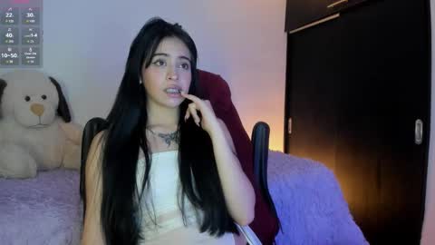 Snapshot of celestinepurple chatting on 11.17.25 Celestineeeeee online show from 11.17.25