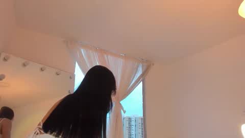 Ari online show from 09.19.25