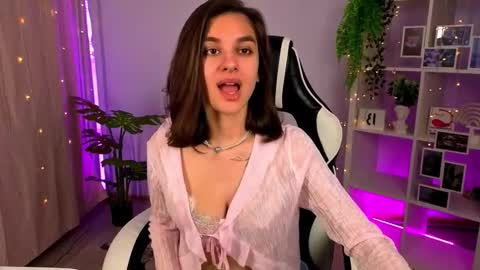 Snapshot of celine_dionn chatting on 11.13.25 Celine online show from 11.13.25