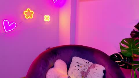 Snapshot of celine_dionn chatting on 12.04.25 Celine online show from 12.04.25