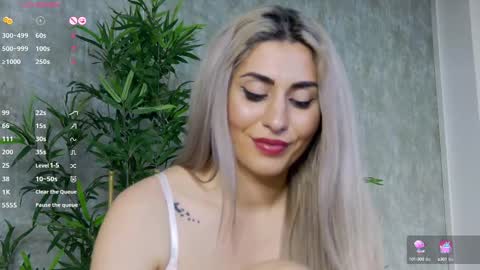 Snapshot of celinemeyerr chatting on 02.20.25 CelineMeyer online show from 02.20.25