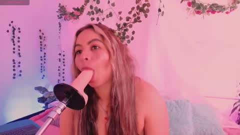 Hello guys my name is Sofi and Lizzie and  Vanessa online show from 11.06.25