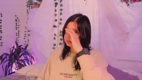 Hello guys my name is Sofi and Lizzie and  Vanessa online show from 12.21.25