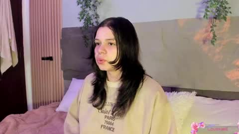 Hello guys my name is Sofi and Lizzie and  Vanessa online show from 04.28.26