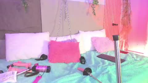 Hello guys my name is Sofi and Lizzie and  Vanessa online show from 06.19.26