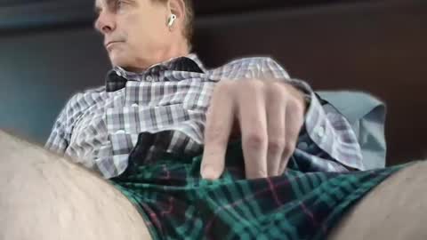 Snapshot of centerfield24 chatting on 10.06.25 Centerfield online show from 10.06.25