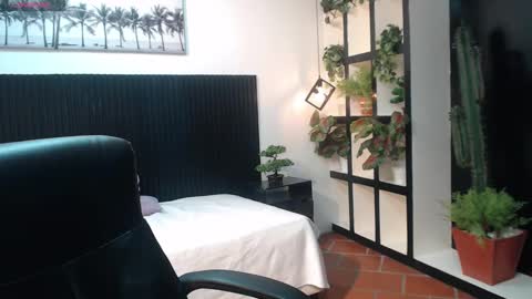 Snapshot of cerokershelby chatting on 11.28.25 Ceroke online show from 11.28.25