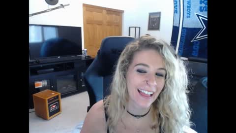 Snapshot of cessprinn chatting on 01.09.25 Marie online show from 01.09.25