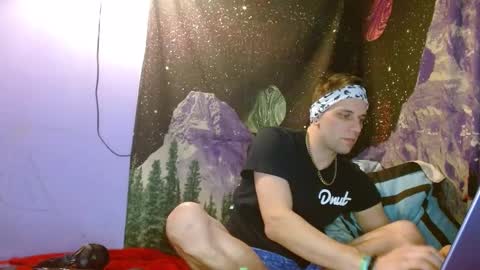 Snapshot of cguffey2284 chatting on 01.03.25 cguffey2284 online show from 01.03.25