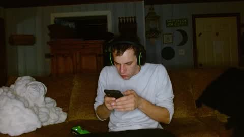 Snapshot of cguffey2284 chatting on 01.04.25 cguffey2284 online show from 01.04.25