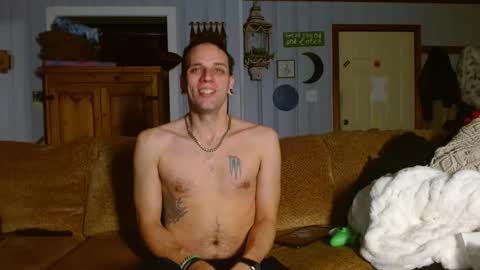 Snapshot of cguffey2284 chatting on 01.04.25 cguffey2284 online show from 01.04.25