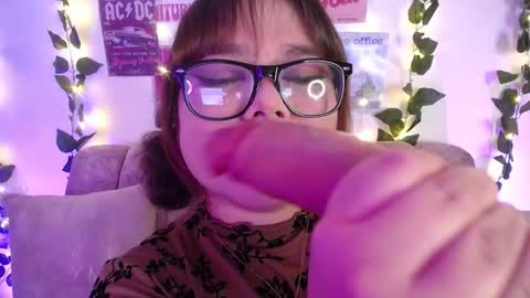 Snapshot of chaarlotte_1 chatting on 10.09.25 charlotte online show from 10.09.25