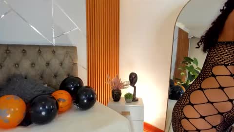 CHAARLOTTEE online show from 10.11.25