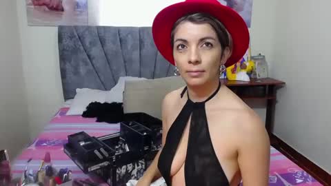 Snapshot of chanel_joliee chatting on 10.07.25 chanel online show from 10.07.25