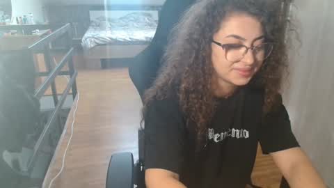 Snapshot of chanelis069 chatting on 11.21.25 Stephanieblisss online show from 11.21.25