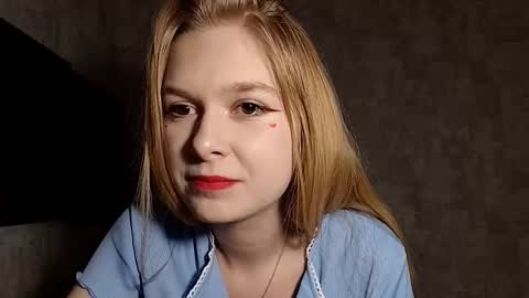 Snapshot of chanelledroz chatting on 10.14.25 Lia online show from 10.14.25