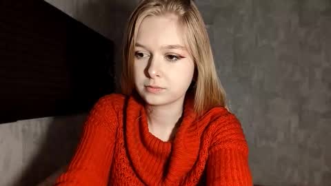 Snapshot of chanelledroz chatting on 12.15.25 Lia online show from 12.15.25