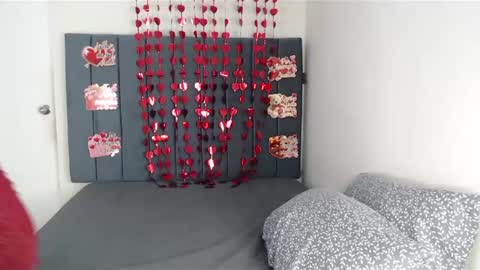 Snapshot of chanelsexyy chatting on 02.14.25 Viviana 3 online show from 02.14.25