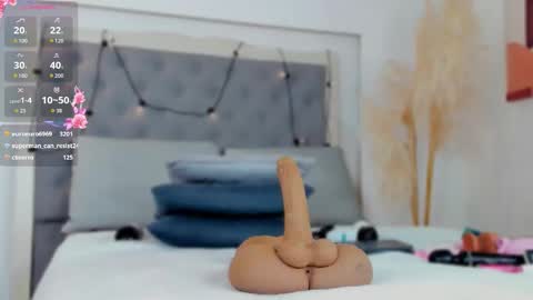 Snapshot of channelcrawford chatting on 11.12.25 ChannelCrawford online show from 11.12.25