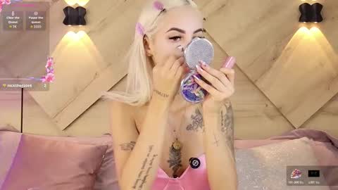 Snapshot of channelcrawford chatting on 12.20.25 ChannelCrawford online show from 12.20.25