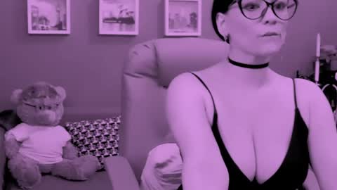 The Queen online show from 05.04.26