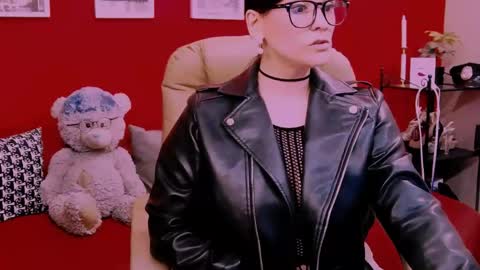 Snapshot of chantallovely chatting on 06.05.26 The Queen online show from 06.05.26