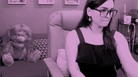 Snapshot of chantallovely chatting on 06.07.26 The Queen online show from 06.07.26