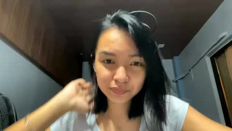 Snapshot of charamaracle chatting on 04.01.26 Elly online show from 04.01.26