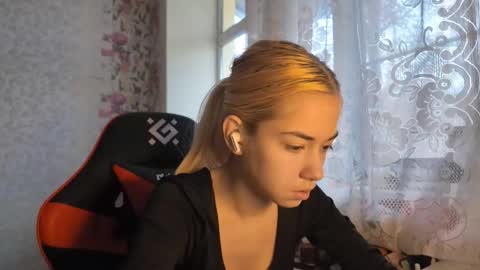 Snapshot of charleneschonert chatting on 11.05.25 Nancy online show from 11.05.25