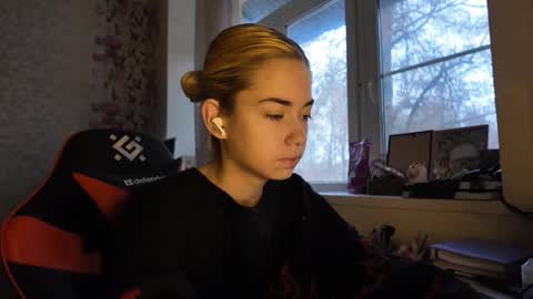 Snapshot of charleneschonert chatting on 11.26.25 Nancy online show from 11.26.25