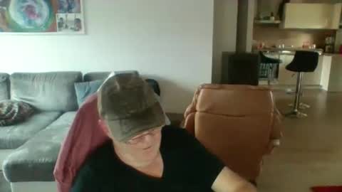 Snapshot of charles6064 chatting on 01.12.25 charles6064 online show from 01.12.25