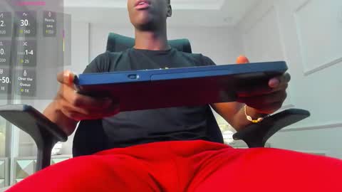 Snapshot of charlesbrown_ chatting on 09.18.25 charlesbrown_ online show from 09.18.25