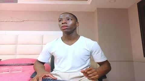 Snapshot of charlesbrown_ chatting on 10.28.25 charlesbrown_ online show from 10.28.25