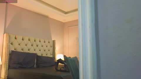 Snapshot of charlesbrown_ chatting on 11.18.25 charlesbrown_ online show from 11.18.25