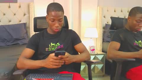 Snapshot of charlesbrown_ chatting on 11.19.25 charlesbrown_ online show from 11.19.25