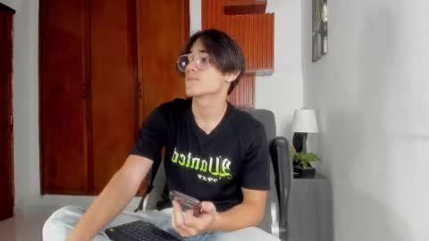 Snapshot of charley_morgan chatting on 03.03.25 charley_morgan online show from 03.03.25