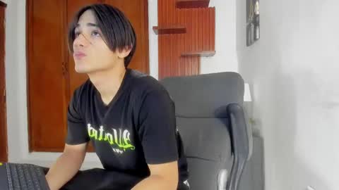 Snapshot of charley_morgan chatting on 03.05.25 charley_morgan online show from 03.05.25