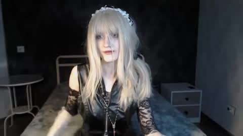 Snapshot of charlie_crystal chatting on 11.22.25 Charlie online show from 11.22.25