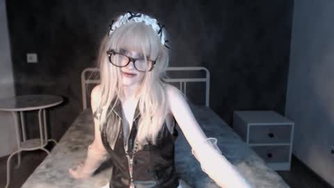 Snapshot of charlie_crystal chatting on 11.27.25 Charlie online show from 11.27.25