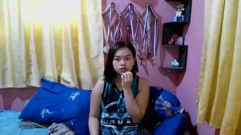 Snapshot of charlincadorna125 chatting on 04.09.26 Sweetieeche online show from 04.09.26