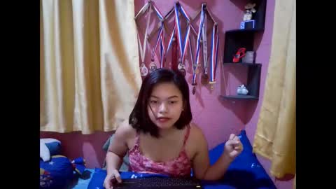 Snapshot of charlincadorna125 chatting on 04.10.26 Sweetieeche online show from 04.10.26