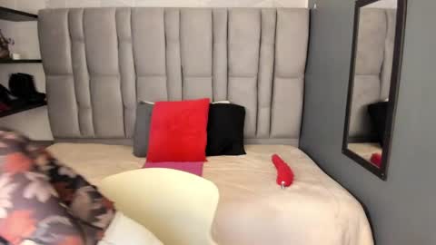 Charlot milf online show from 04.15.26