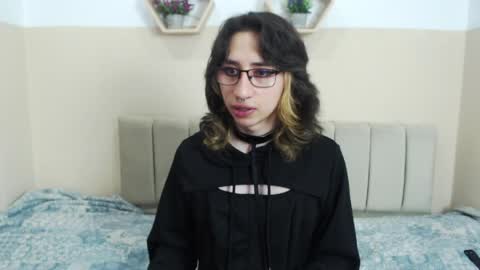 Snapshot of charlothe_dumont chatting on 05.13.26 charlothe_dumont online show from 05.13.26